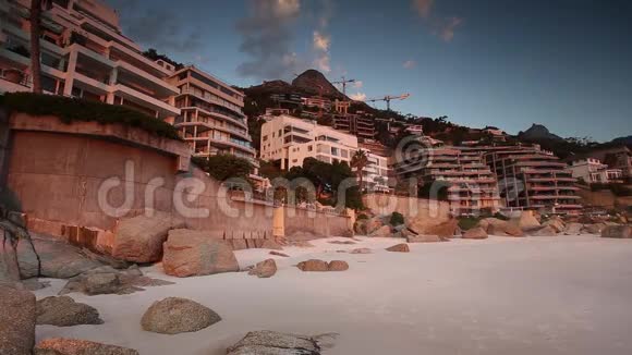 南非开普敦克利夫顿海滩的时间流逝视频的预览图