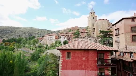 Albarracin镇的典型住宅景观视频的预览图