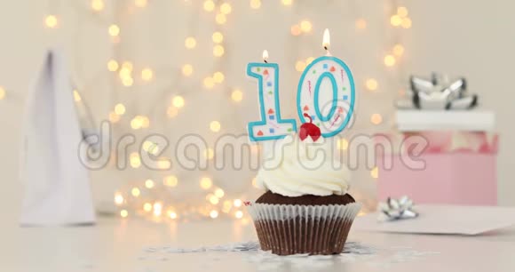 生日蛋糕十号蜡烛视频的预览图