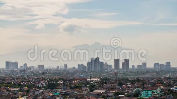 清晨雅加达城市全景的时间推移印度尼西亚视频的预览图