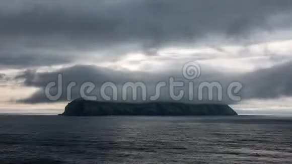 岛因云景而消失的时间视频的预览图