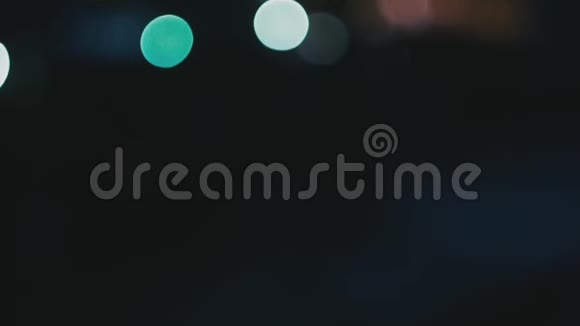 倾斜移动的波克圈的夜晚视频的预览图