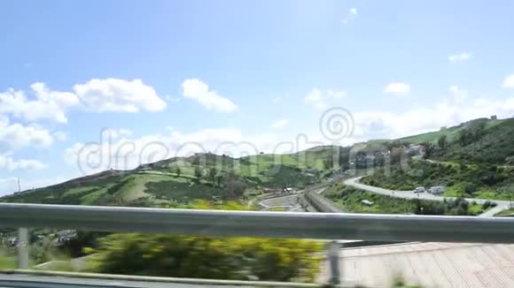 丘陵景观和双栅栏景观视频的预览图