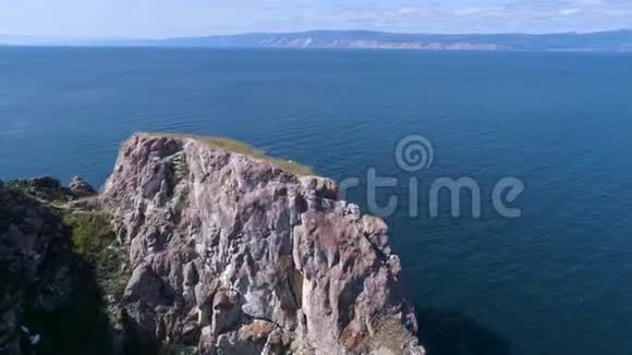 空中视频拍摄贝加尔湖美景视频的预览图