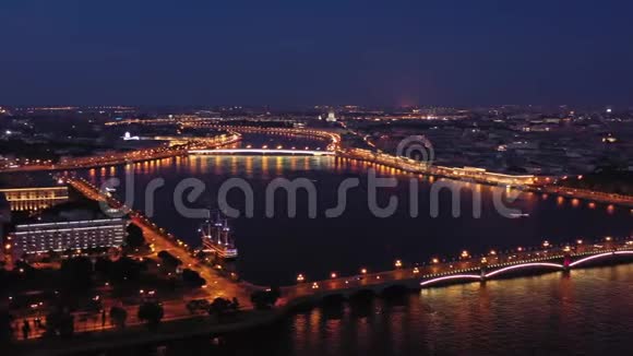 圣彼得堡的空中夜景全景视频的预览图