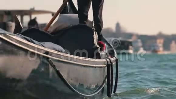 威尼斯有敞篷车和敞篷车视频的预览图