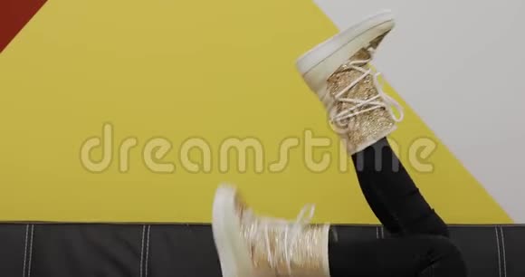 女童靴有创意视频的预览图