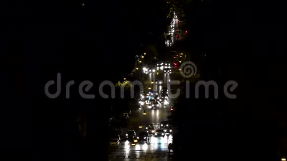 交通城之夜空中人群汽车路司机民街之夜视频的预览图