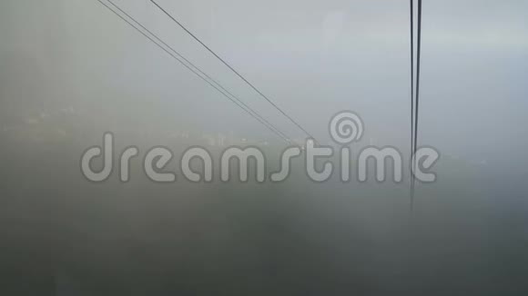 云天上山的索道车的美丽景色视频的预览图