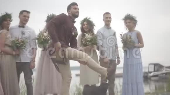 庆祝婚礼码头视频的预览图