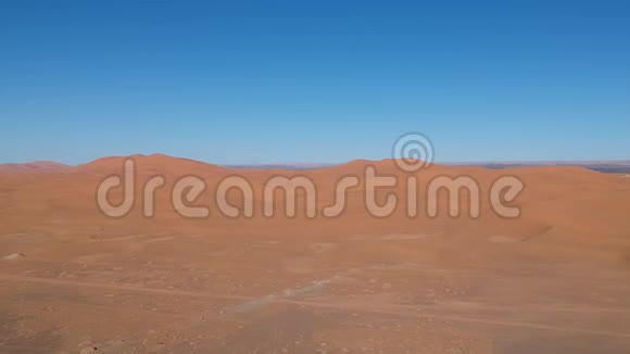 飞越摩洛哥默祖加村附近的沙漠沙丘上面有Dronex28Aerialx29视频的预览图