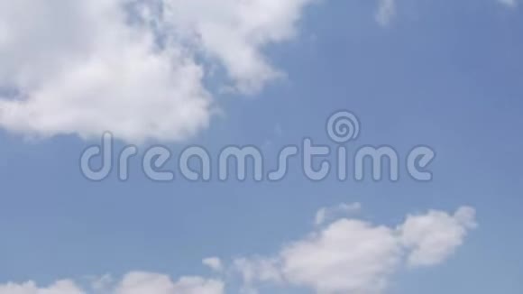 宁静的天空白云和阳光视频的预览图