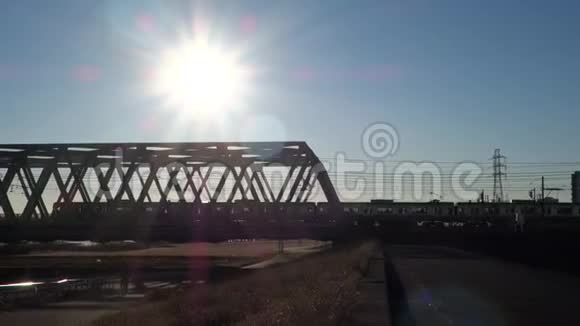 东京阿拉卡瓦铁路大桥视频的预览图