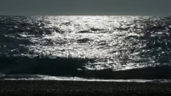 夏日的海洋海浪视频的预览图