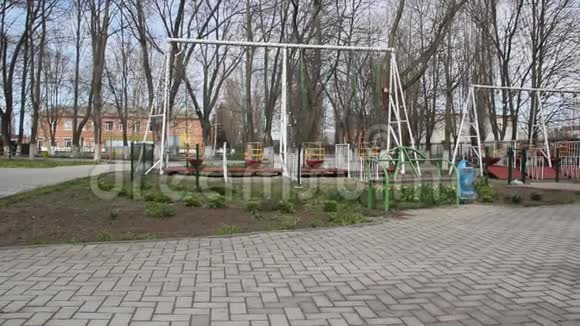 城市公园在春天有景点视频的预览图