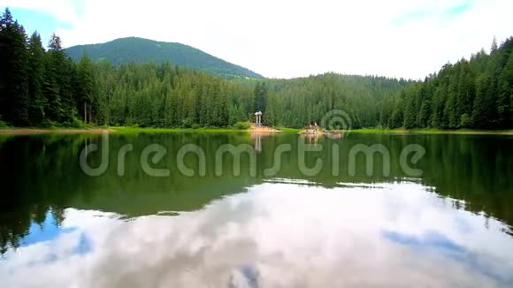 乌克兰风景优美的Synevyr湖视频的预览图