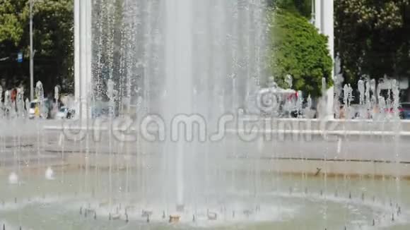 城市喷泉慢动作视频的预览图