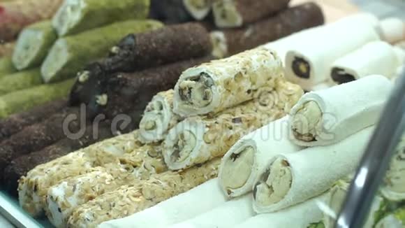 土耳其传统糖果拉哈特拉库姆在巴扎市场柜台视频的预览图