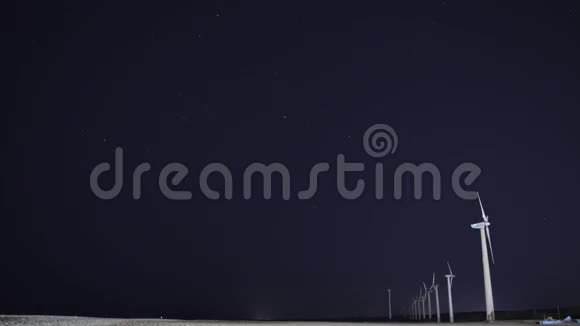 有着美丽的风车的星星时间视频的预览图