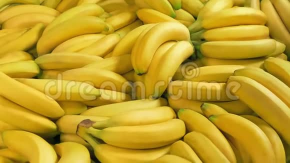 很多香蕉在动拍视频的预览图