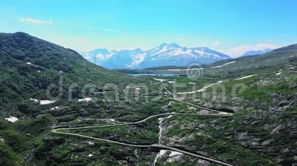 飞越瑞士阿尔卑斯山美景视频的预览图