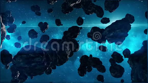 小行星在一颗被摧毁的行星残骸中的深空中漂移这是一种后世界末日的未来成分视频的预览图