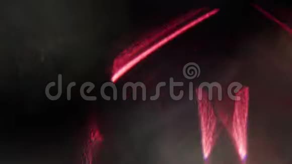 红色粒子在黑暗中闪烁创意抽象现代背景视频的预览图