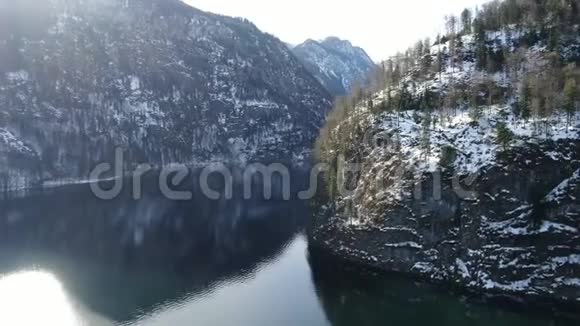 Konigssee湖的空中镜头水面清澈4k视频的预览图