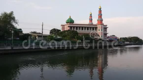 泰国曼谷SuraDaeng清真寺视频的预览图