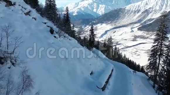 去高加索雪山旅游视频的预览图