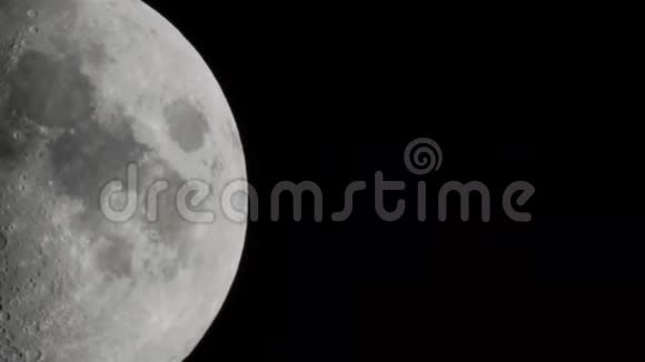 太空中的近距离月球运动视频的预览图
