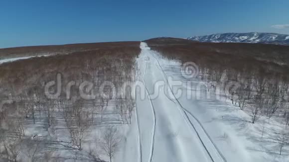 飞越冬季之路视频的预览图