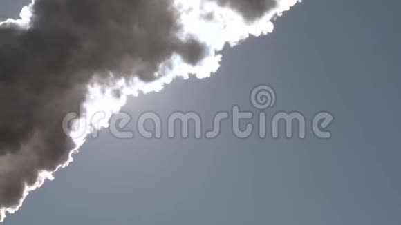 工业工厂的蒸汽空气污染概念静态射击视频的预览图