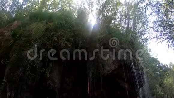 埃里塔德圣埃琳娜附近淡水瀑布视频的预览图