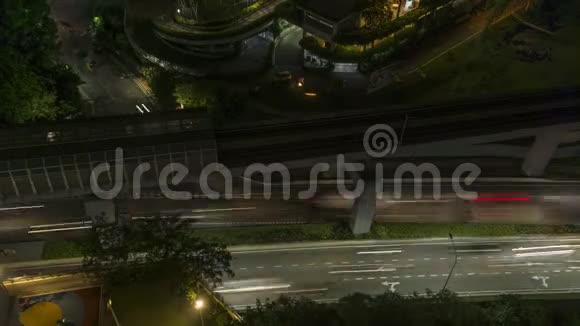 马来西亚K城市道路和火车轨道夜景视频的预览图