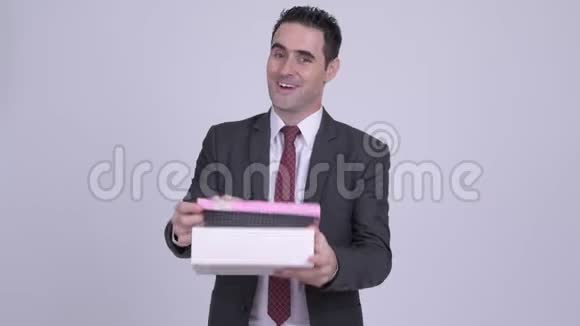 沮丧的商人打开空礼品盒视频的预览图