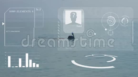 一个人带着浮潜和面具在蓝色的海面上游泳哈德人工智能和生物识别面部的概念视频的预览图