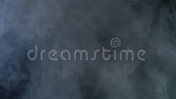 烟云雾覆盖完美的黑色背景视频的预览图