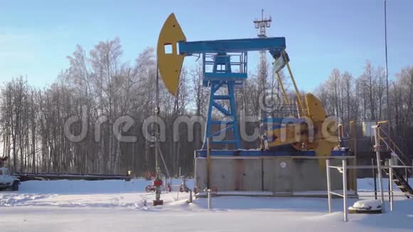 工业油泵千斤顶机在冬季工作视频的预览图