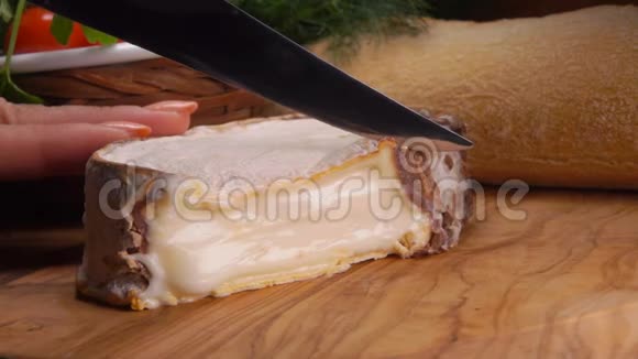 法式软奶油奶酪刀切视频的预览图