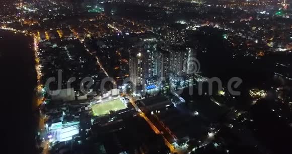 夜城从一只鸟飞行和以上视频的预览图