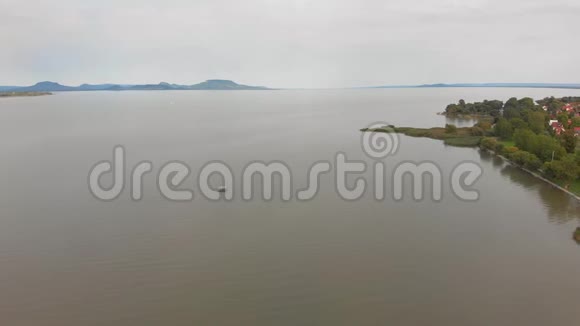 来自匈牙利巴拉顿湖的无人机图片视频的预览图