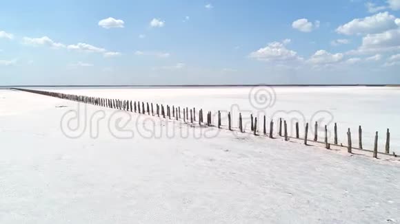 自然保护区白盐湖粉水蓝天视频的预览图