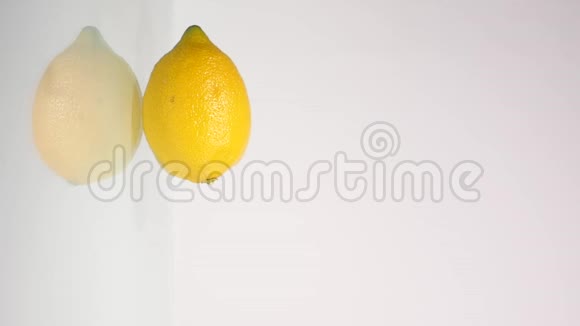 手用刀切柠檬视频的预览图