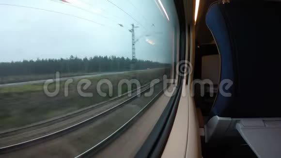 火车行驶过程中从窗口看到的景色高镜头拍摄视频的预览图