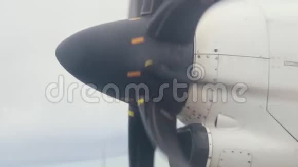 飞机转向阀从飞机窗口看到的视频的预览图