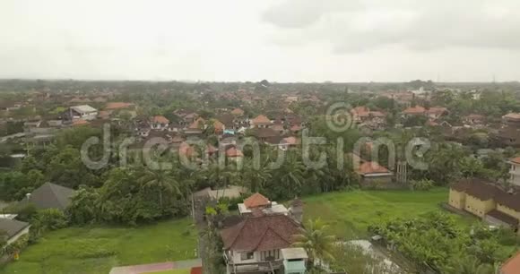 乌布德城从鸟瞰美景印尼4k视频视频的预览图