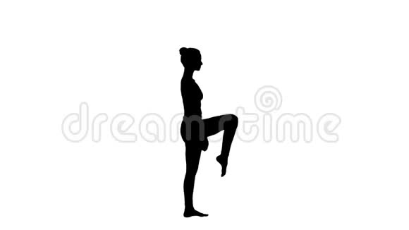 年轻瑜伽女性练习瑜伽概念UtthitaHastaPadangushthasana姿势的变化Trivikramasana视频的预览图
