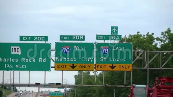 美国堪萨斯城和圣路易斯芝加哥交通标志2019年6月20日视频的预览图