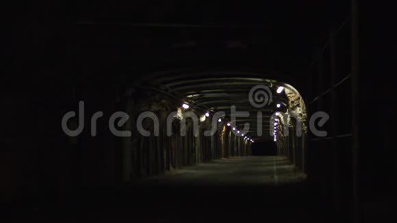 有灯光的隧道视频的预览图